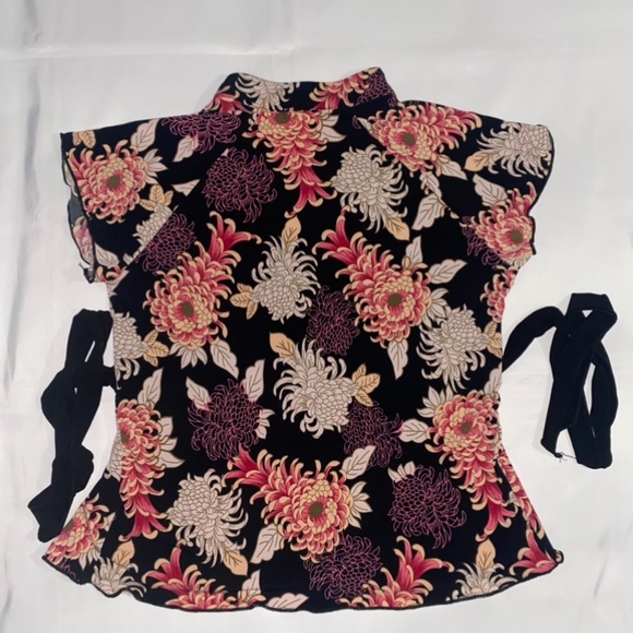J.T.B. Petite Floral Print Y2K Short Sleeve Blouse w/ Buckle & Tie Strap - Picture 8 of 8